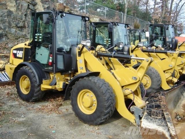 CAT 906 M Gumikerekes homlokrakodók