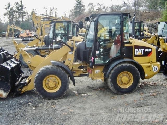 CAT 906 M Gumikerekes homlokrakodók