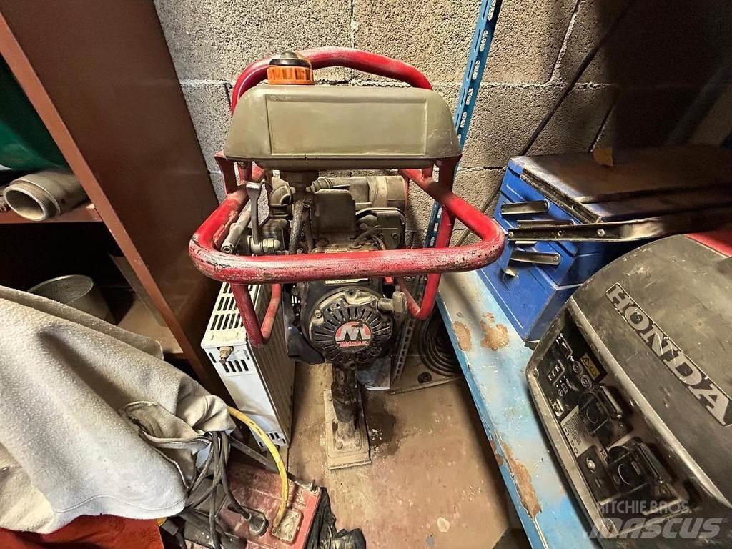 Mikasa MTR-40F Vibrátorok