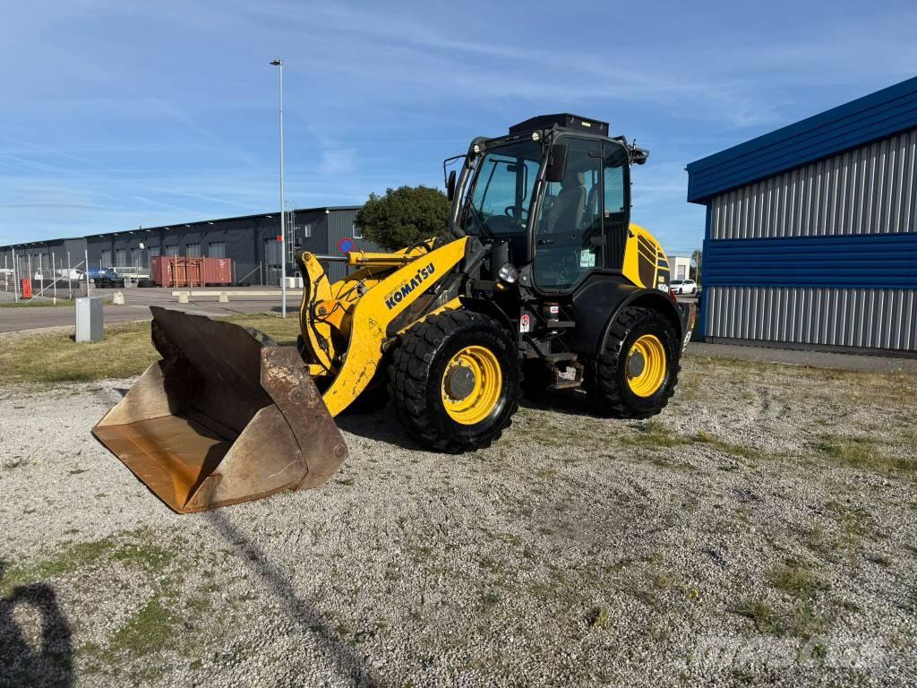 Komatsu WA 100M-7 Gumikerekes homlokrakodók