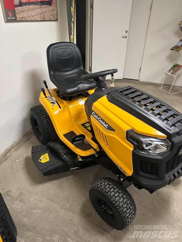 Cub Cadet LT 2 NS92 Ráülős fűnyírók