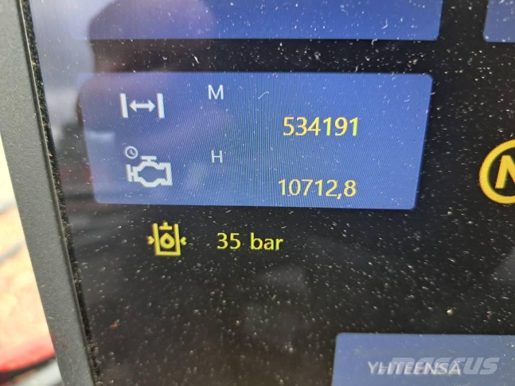 Komatsu 911 Betakarítók