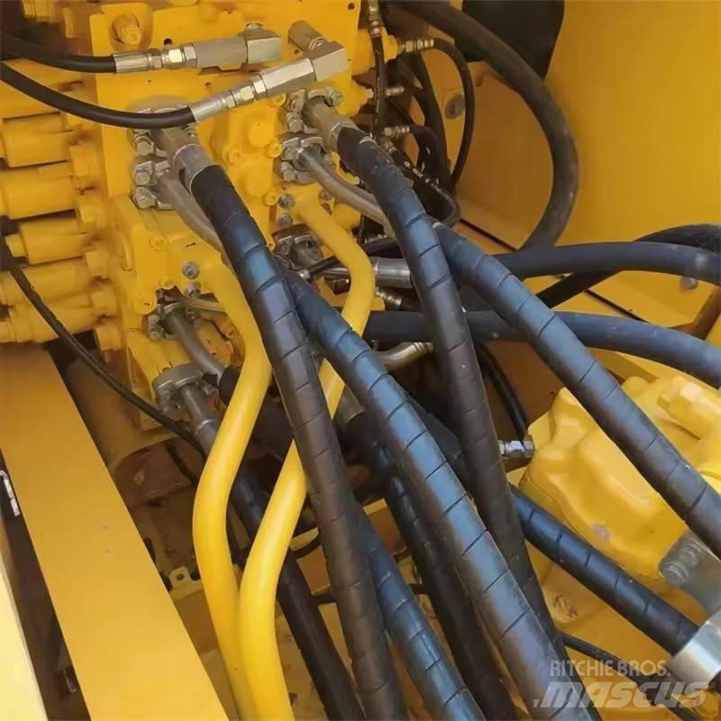 Komatsu PC 200 Lánctalpas kotrók