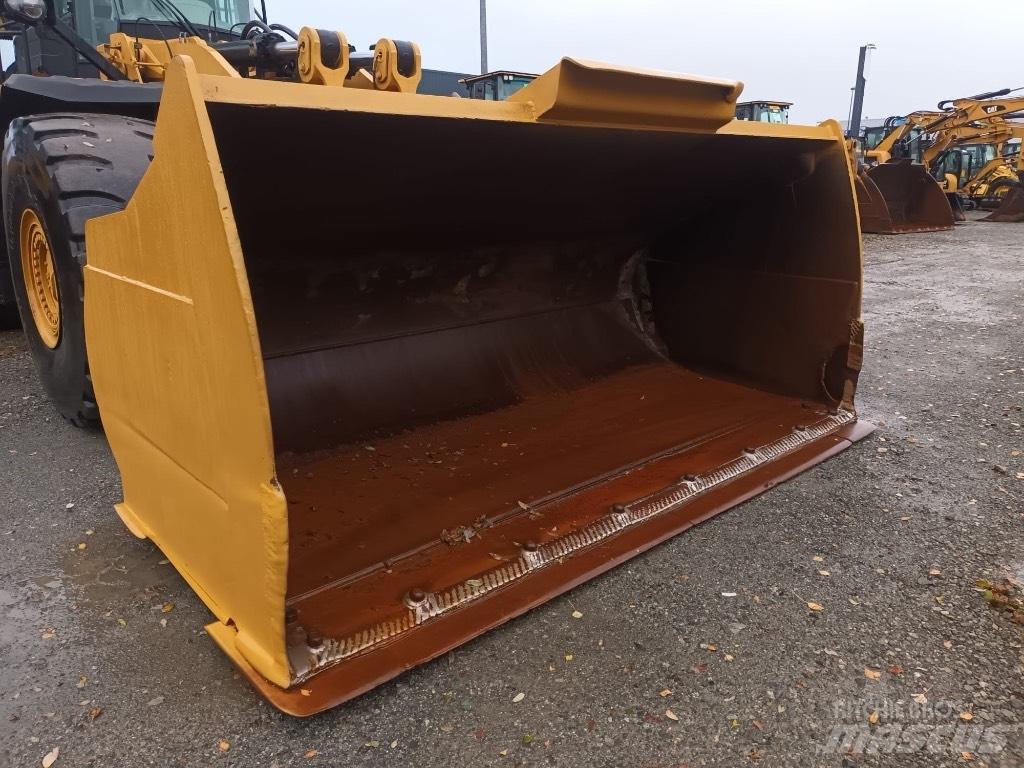 CAT 980 M Gumikerekes homlokrakodók