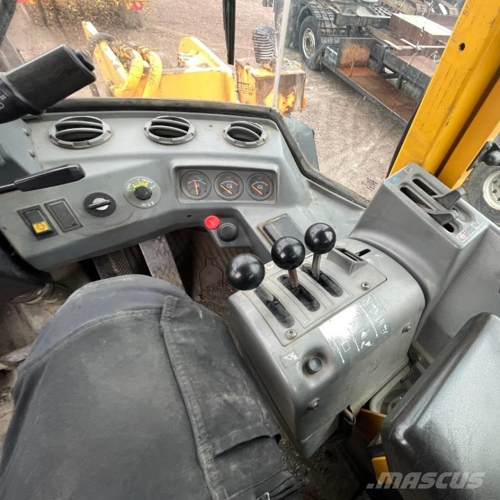 Volvo L 120 C Gumikerekes homlokrakodók