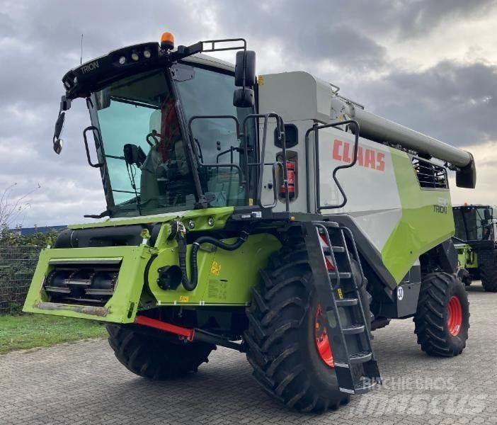 CLAAS TRION 530 Kombájnok