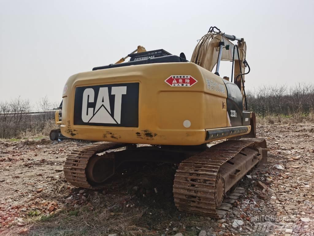 CAT 323 D L Lánctalpas kotrók