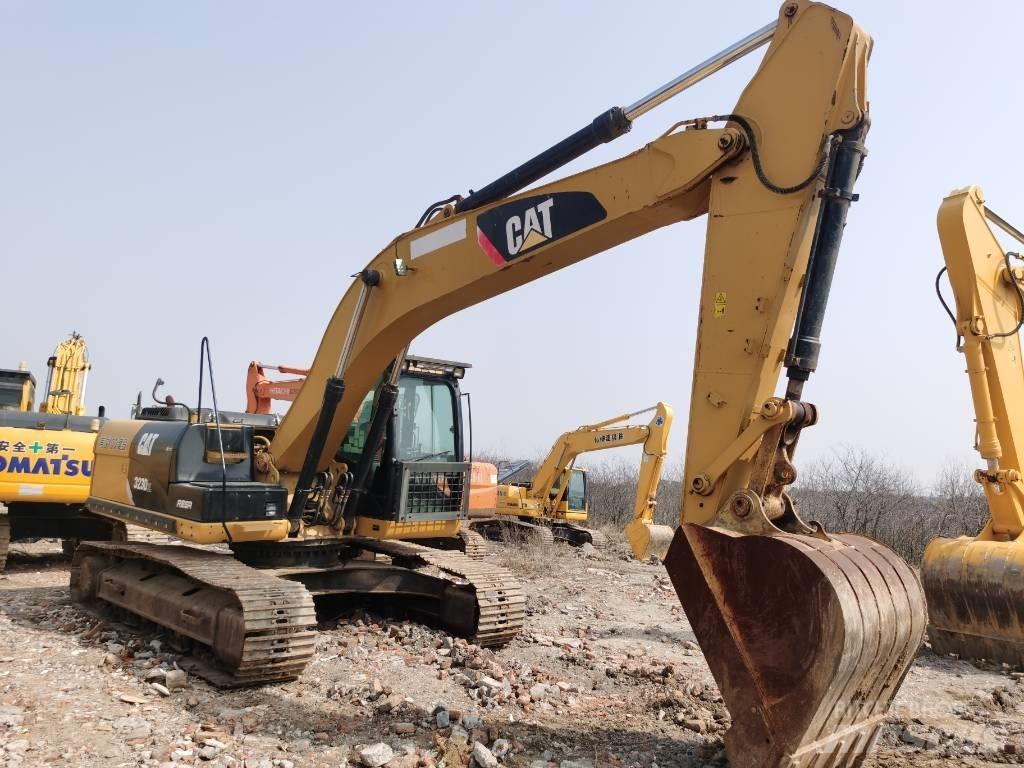 CAT 323 D L Lánctalpas kotrók