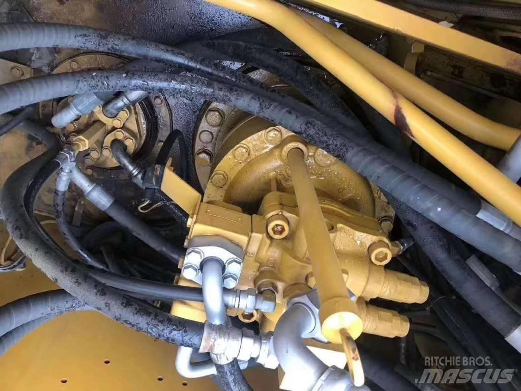 CAT 323 D Lánctalpas kotrók