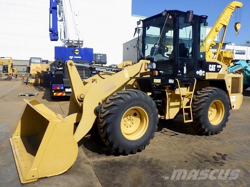 CAT 910 H Gumikerekes homlokrakodók