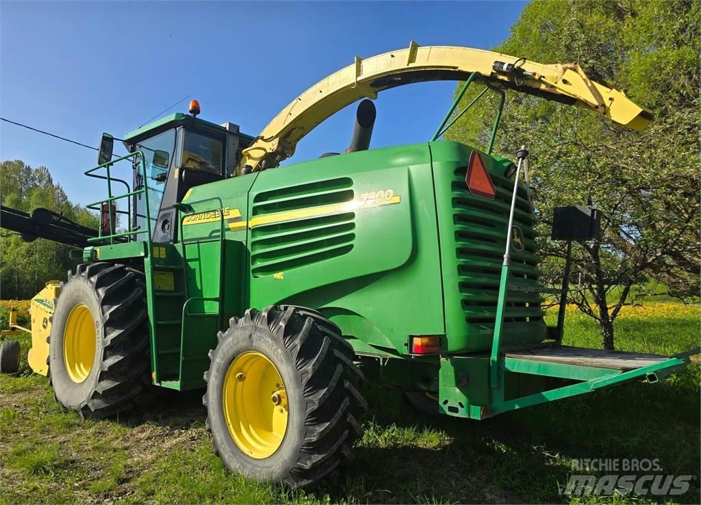 John Deere 7300 Önjáró szecskázók