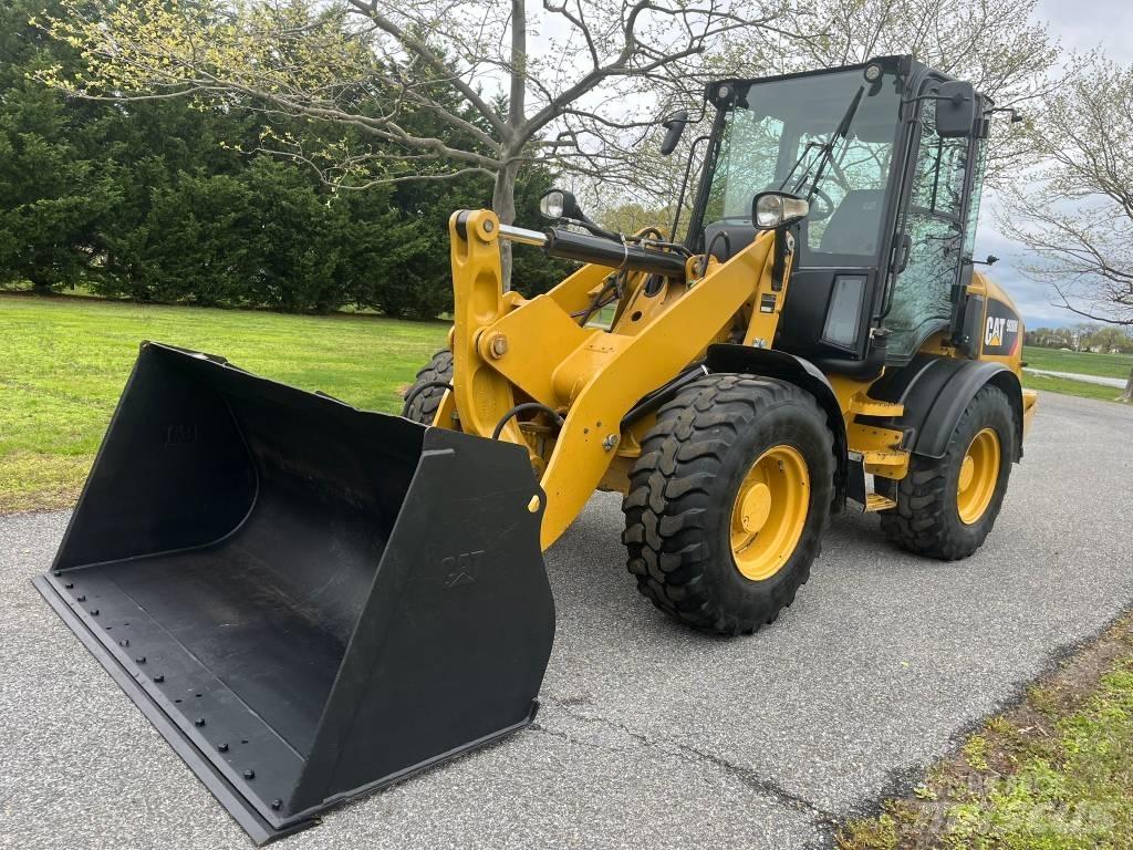 CAT 908M Gumikerekes homlokrakodók