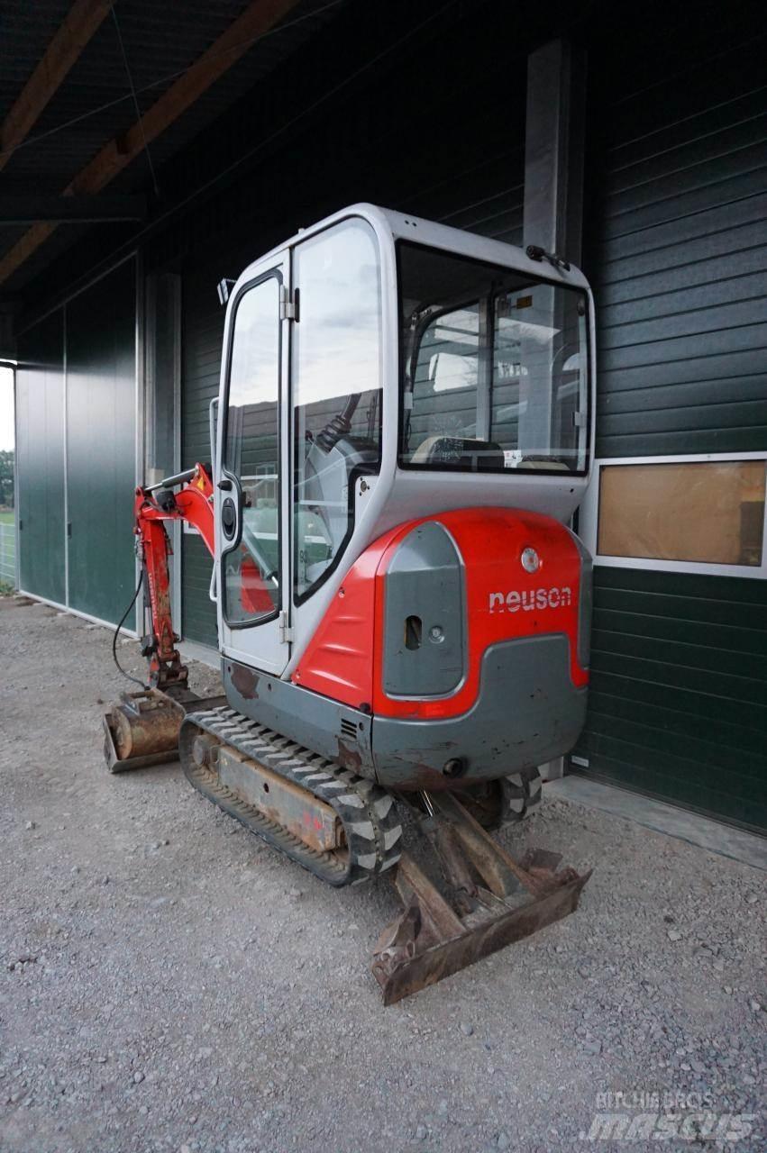 Neuson 1404 Gumikerekes kotrók