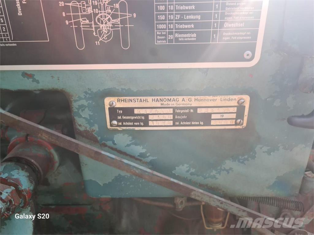 Hanomag R 324 SA Traktorok