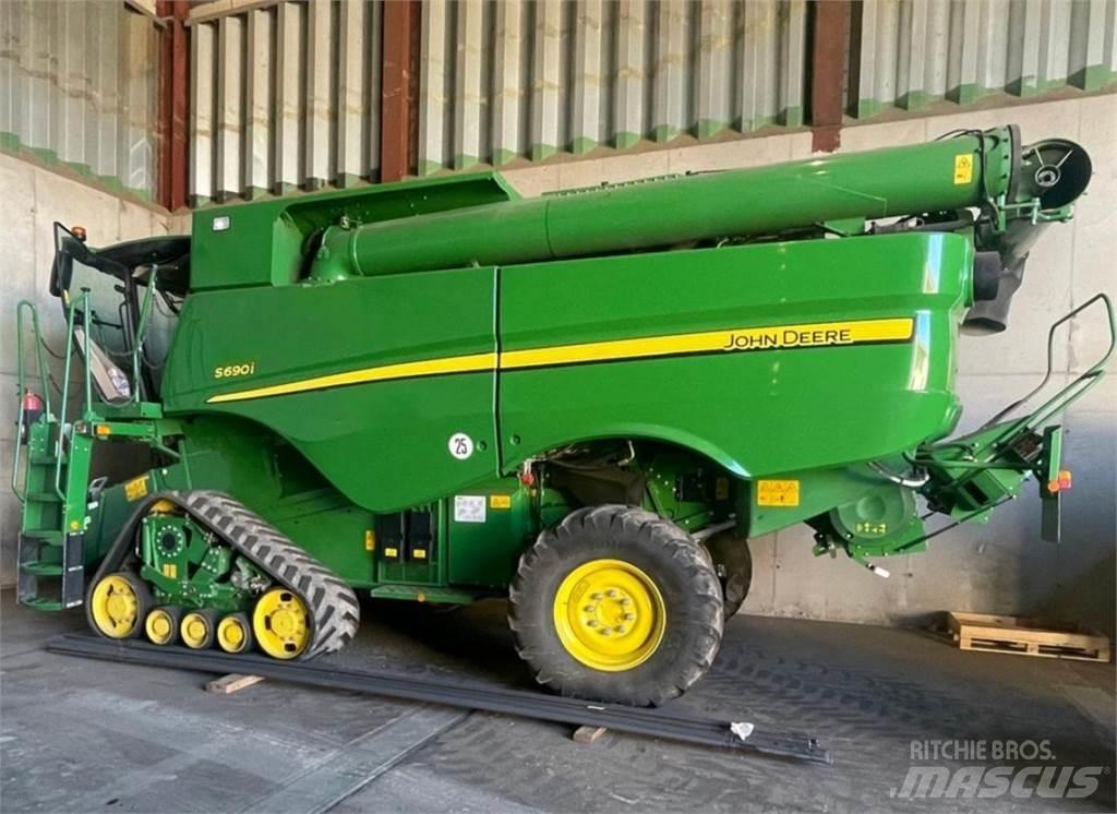John Deere S690i Kombájnok