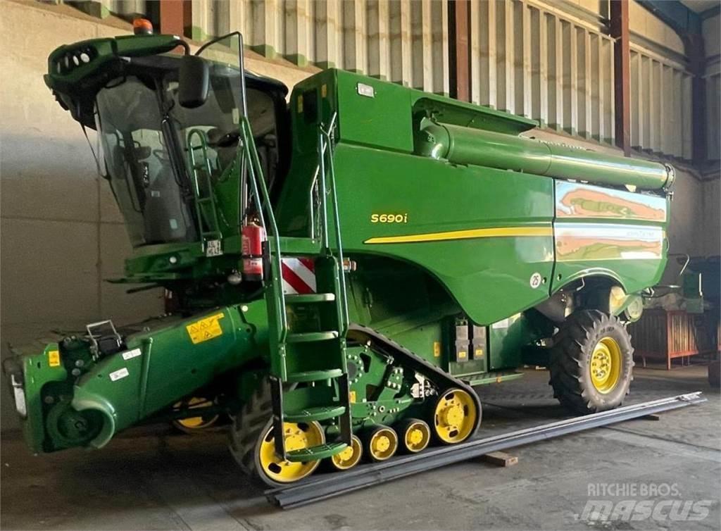 John Deere S690i Kombájnok