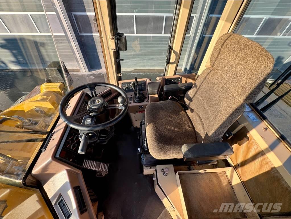 CAT 966 F II Gumikerekes homlokrakodók