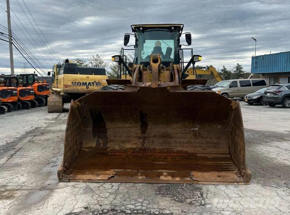 CAT 966 M Gumikerekes homlokrakodók