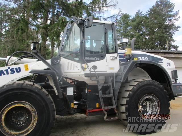 Komatsu WA 380 Gumikerekes homlokrakodók