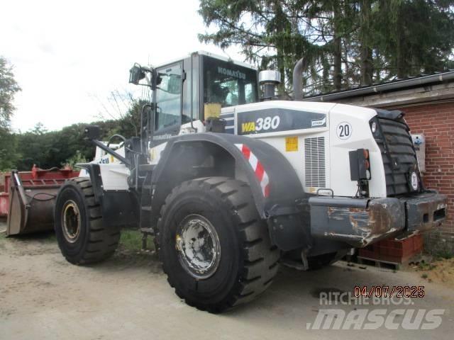 Komatsu WA 380 Gumikerekes homlokrakodók