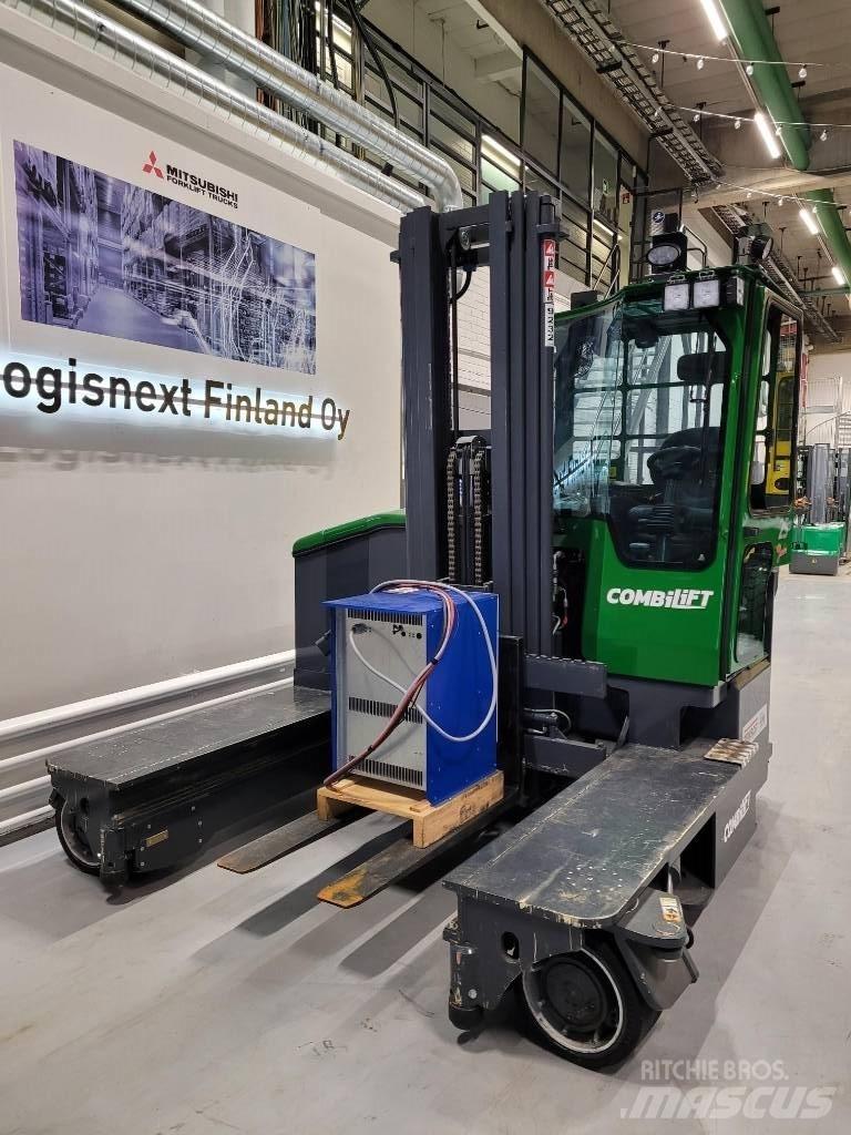 Combilift C4000ET Tolóoszlopos négyutas targonca
