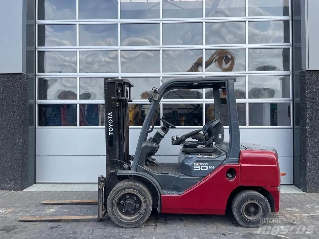 Toyota 02-8DF30 Targoncák-Egyéb