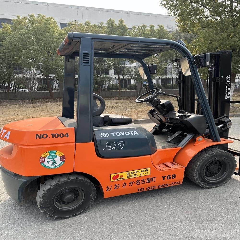 Toyota 02-7 FD F 30 Dízel targoncák