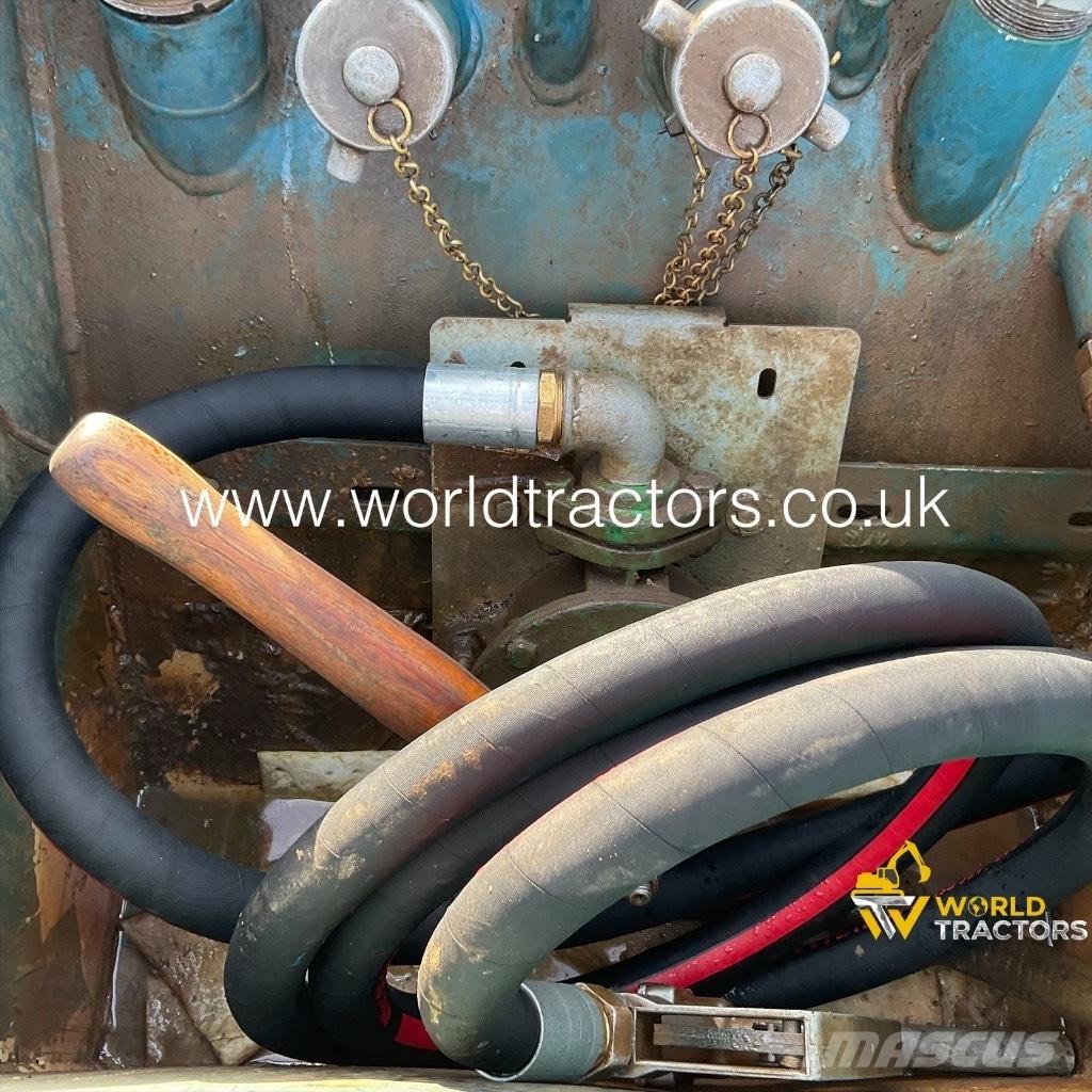  CONQUIP FUEL BOWSER Üzemanyag- és adaléktartályok