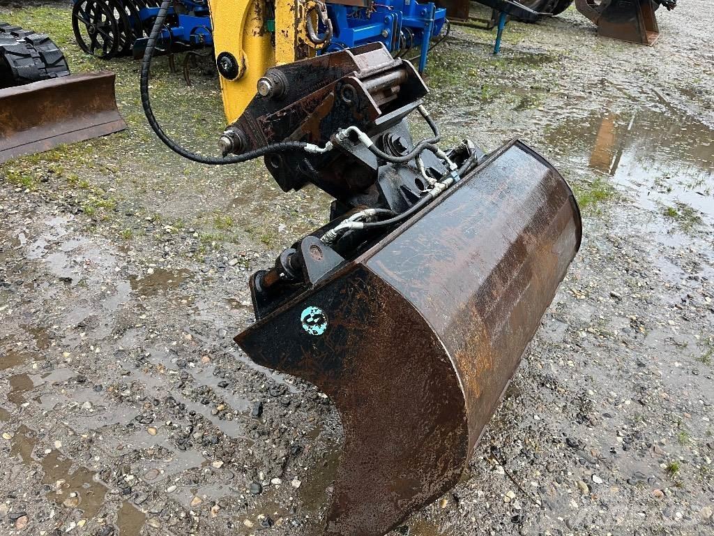 CAT 305 C Mini kotrók < 7t