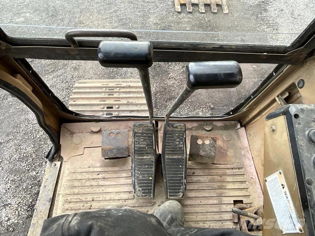 CAT E 120 B Lánctalpas kotrók