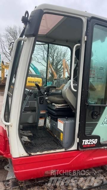 Takeuchi TB250 Mini kotrók < 7t