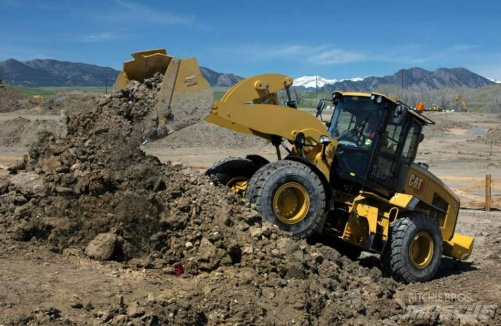 CAT 938 UTHYRES Gumikerekes homlokrakodók