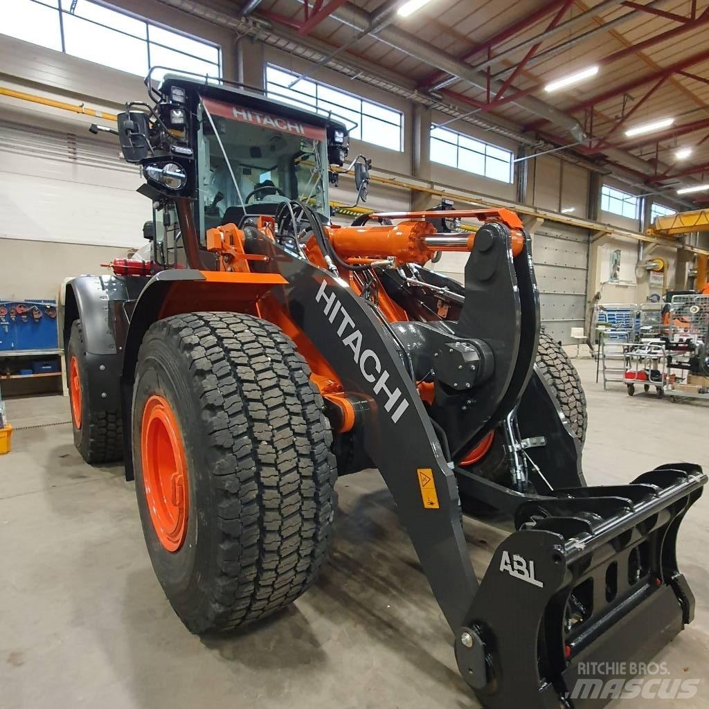 Hitachi ZW220-7 Gumikerekes homlokrakodók
