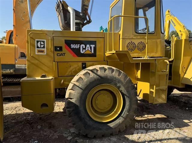 CAT 966 F Gumikerekes homlokrakodók