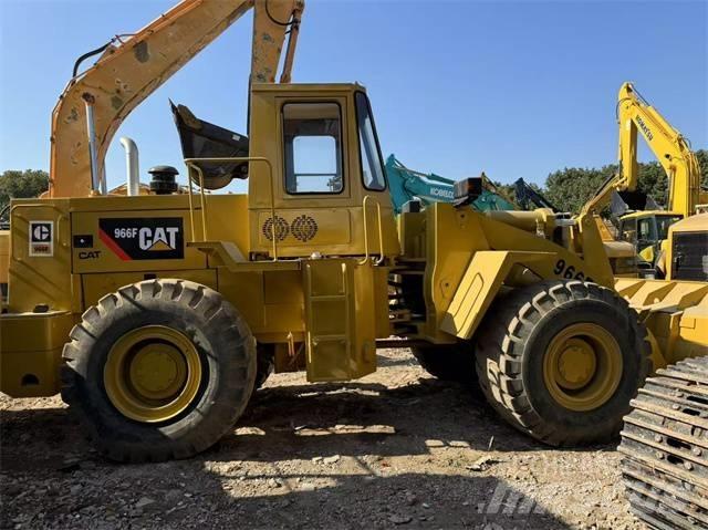 CAT 966 F Gumikerekes homlokrakodók