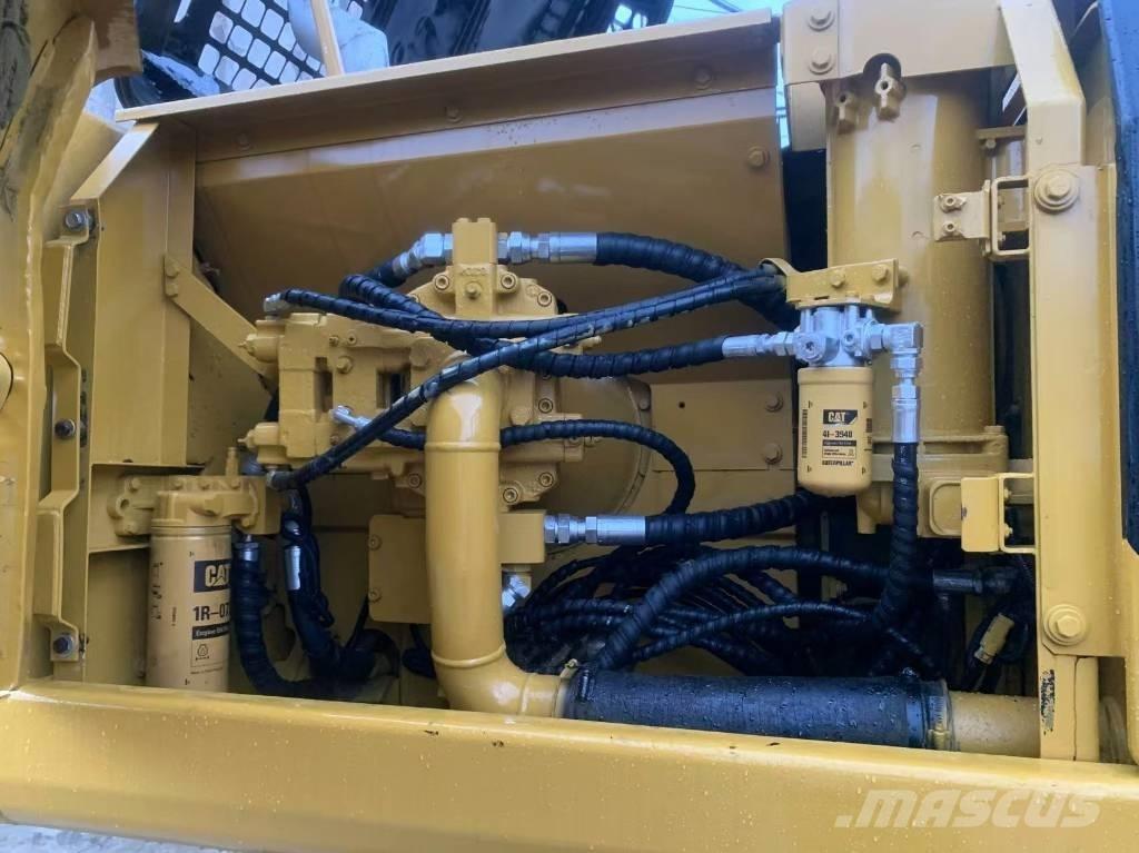 CAT 325 B L Lánctalpas kotrók