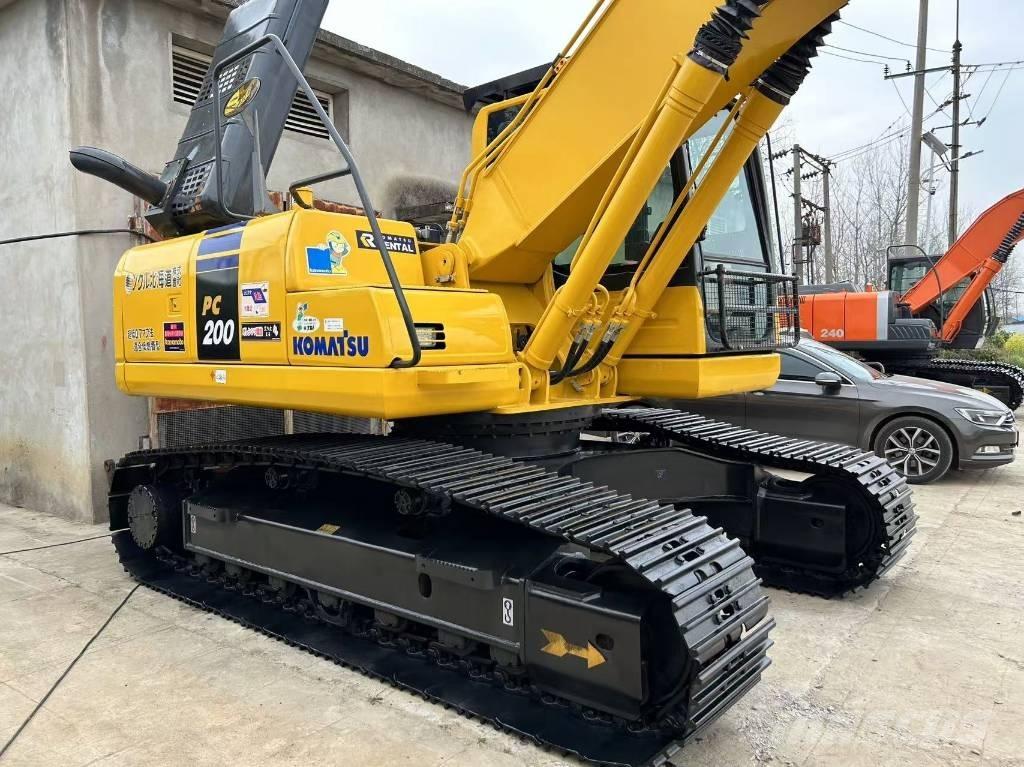 Komatsu 200 Lánctalpas kotrók