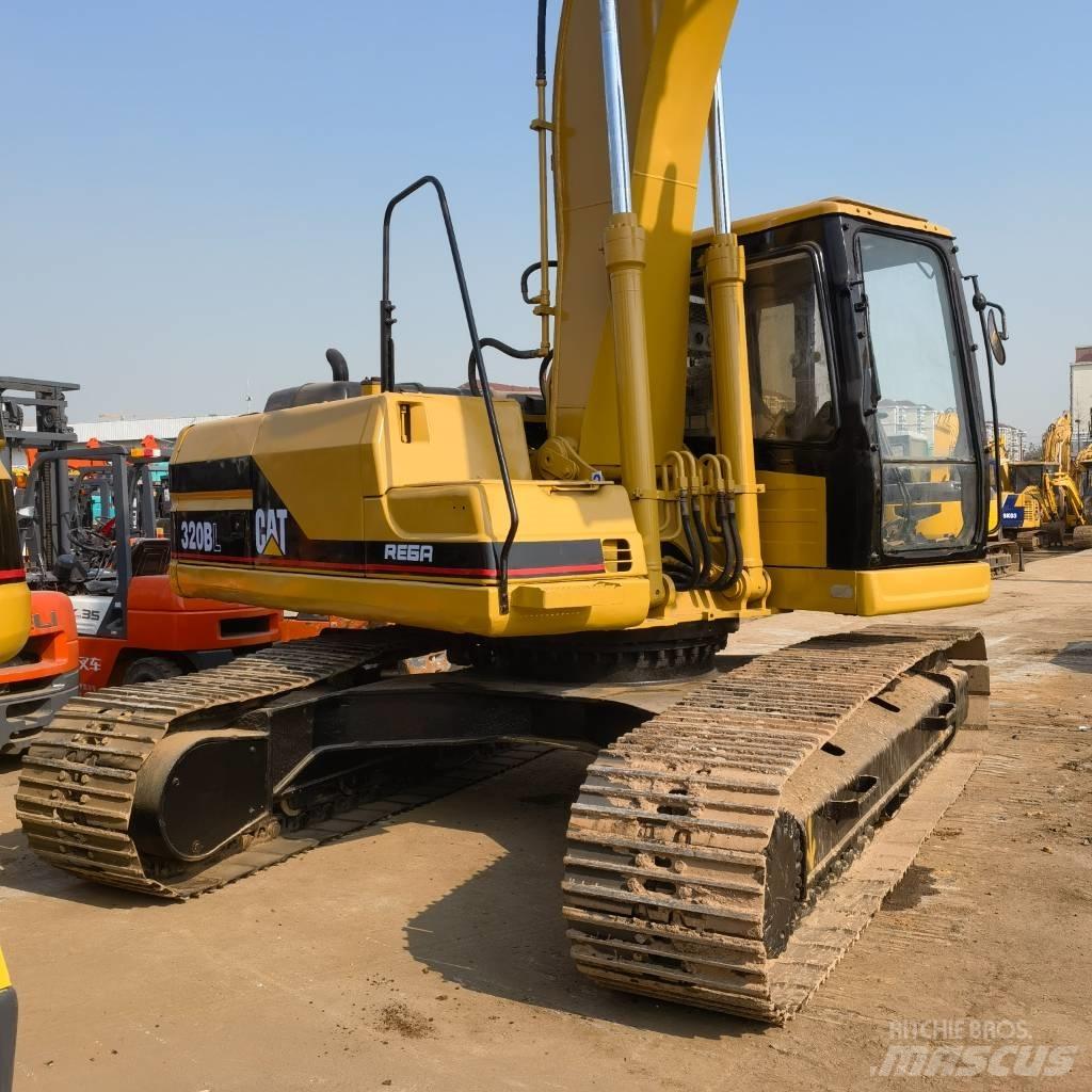 CAT 320 B L Lánctalpas kotrók