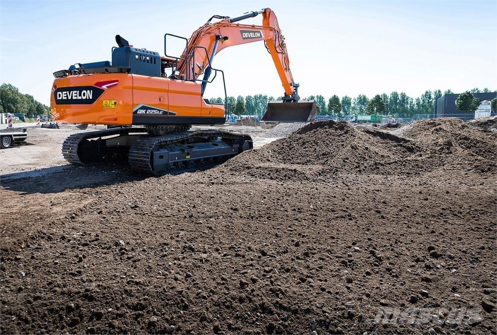 Develon DX225LC-7 Lánctalpas kotrók