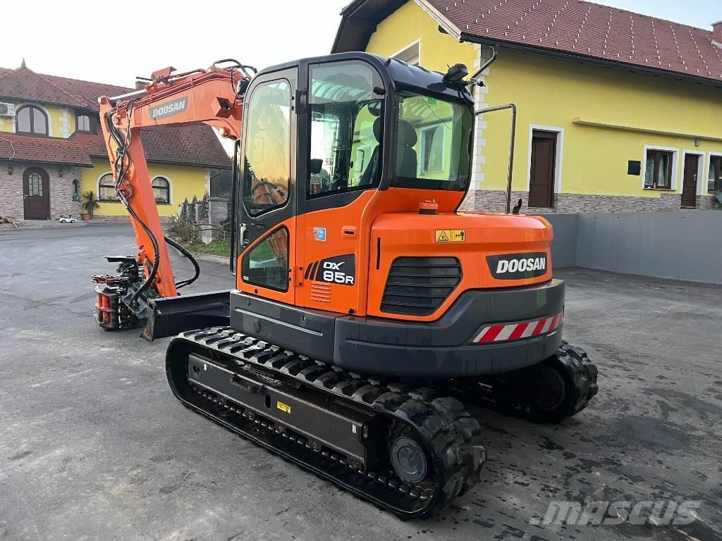 Doosan DX85R-3 Közepes (midi) kotrók 7 t - 12 t