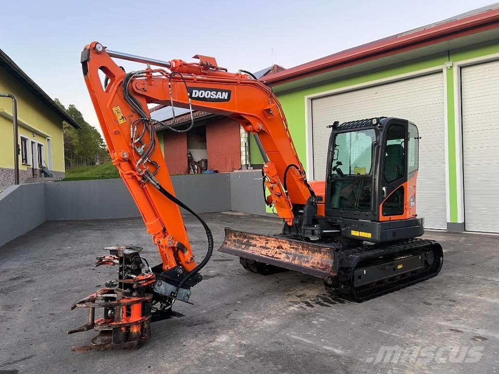 Doosan DX85R-3 Közepes (midi) kotrók 7 t - 12 t