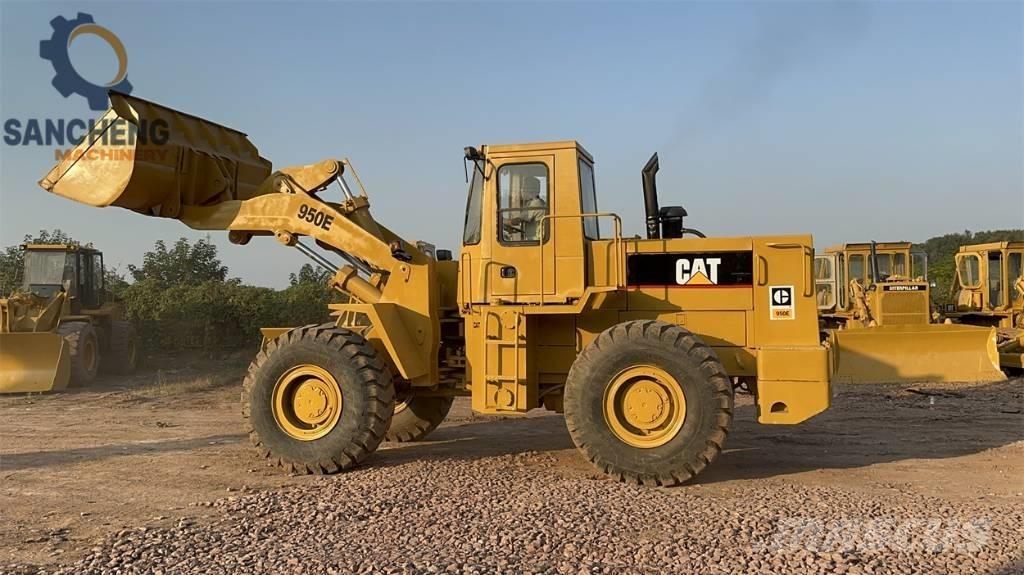 CAT 950 E Gumikerekes homlokrakodók