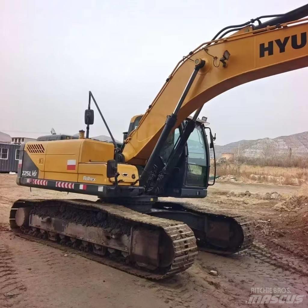 Hyundai R225LVS Gumikerekes kotrók