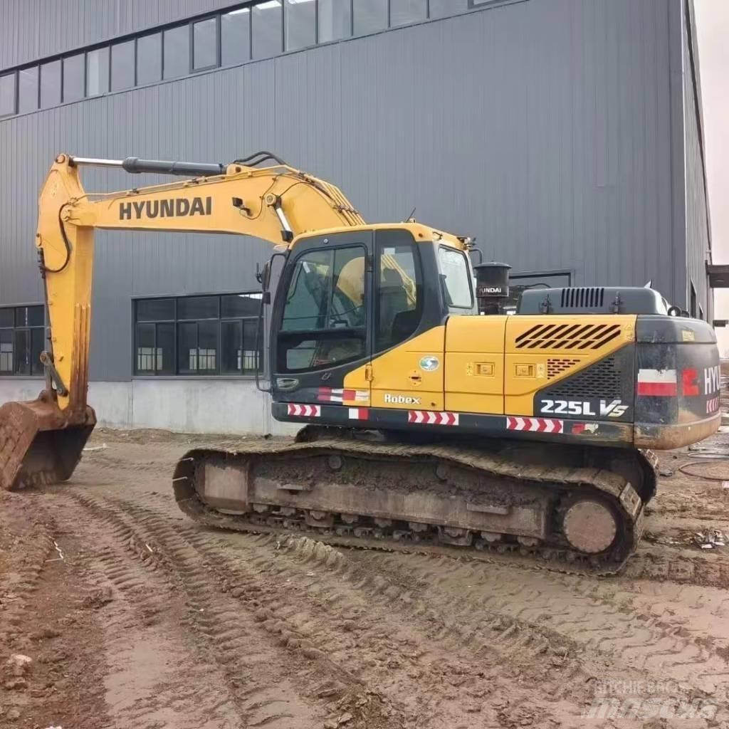 Hyundai R225LVS Gumikerekes kotrók