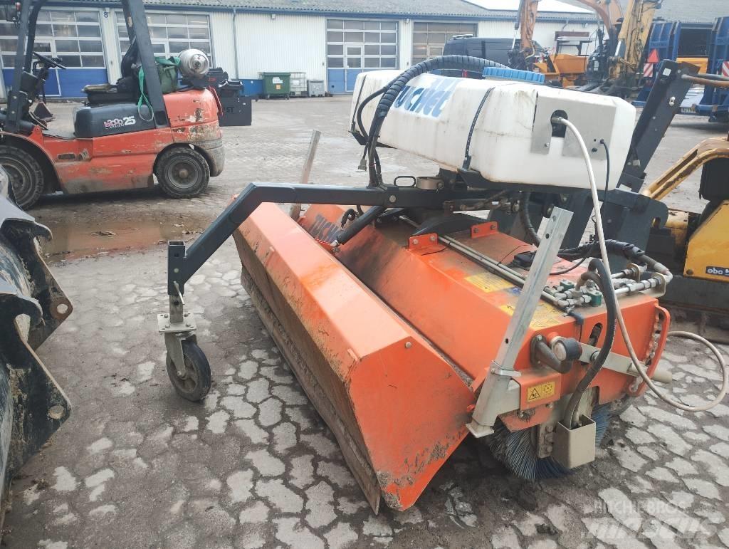 New Holland W70C Gumikerekes homlokrakodók