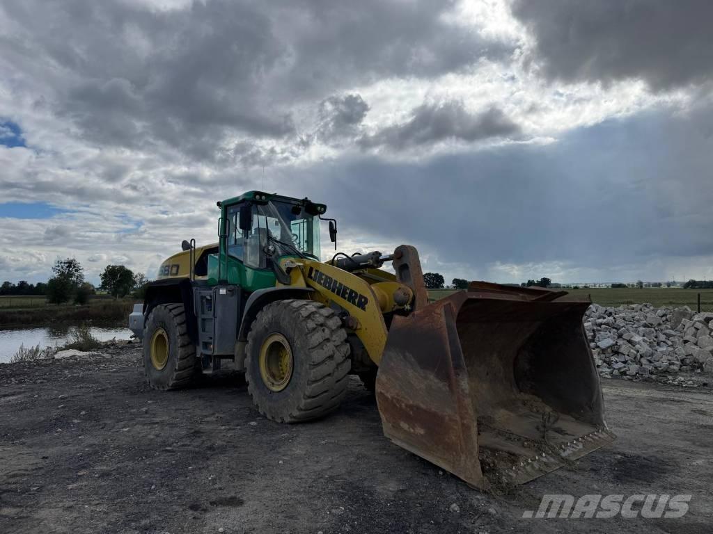 Liebherr L 580 Gumikerekes homlokrakodók