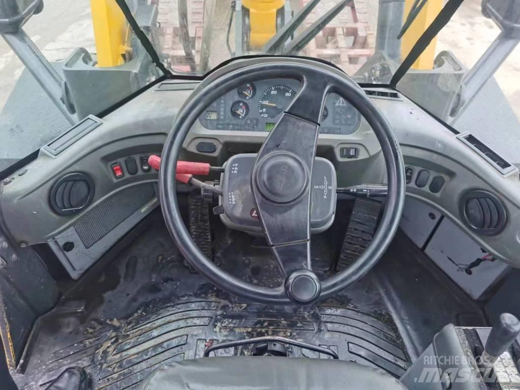 Komatsu WA 380 Gumikerekes homlokrakodók