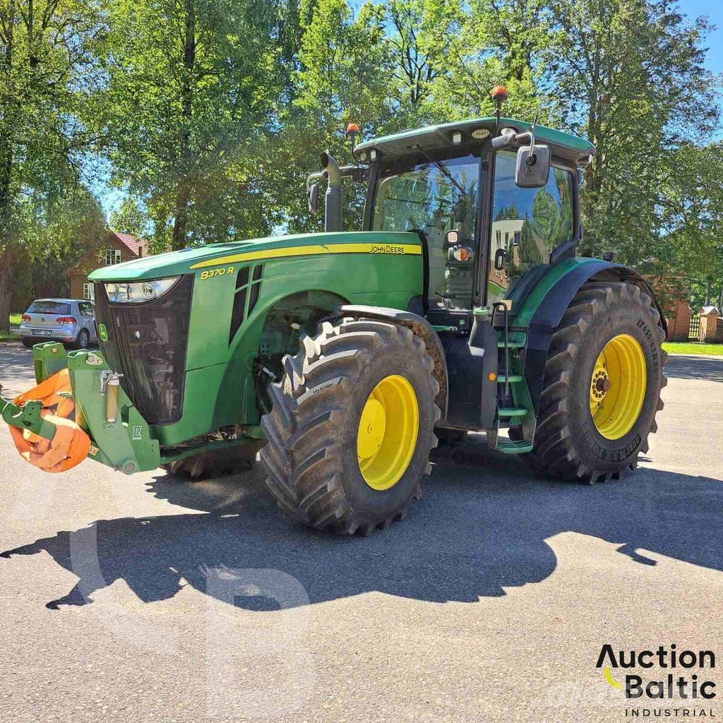 John Deere 8370 R Traktorok