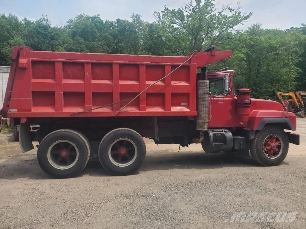 Mack RD 690 SX Billenő teherautók