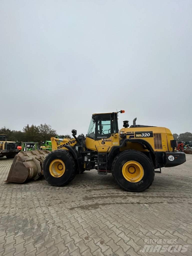 Komatsu WA 320 Gumikerekes homlokrakodók